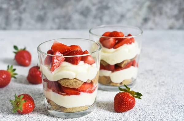 Strawberry Tiramisu Glass Concrete Background Classic Italian Dessert — Stock Photo, Image