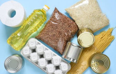 Yemek servisi. Temel ürünler: karabuğday, spagetti, ayçiçeği yağı, konserve yiyecekler. 