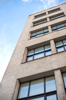 19. yüzyıl, görünümü 1930'larda aşağıdan inşa gri bir yüksek katlı bina parçası