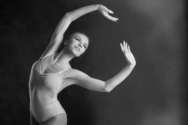 Bailarina Terno Bege Que Dansing Fundo Escuro Com Luz — Fotografia de Stock