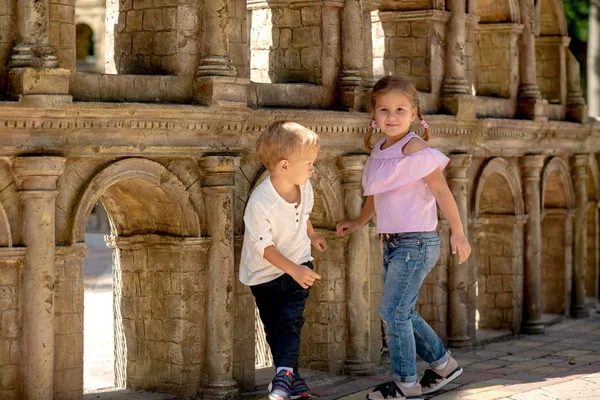 Kinderen Jongen Meisje Rennen Spelen Het Park Bij Zomer Entertainment — Stockfoto