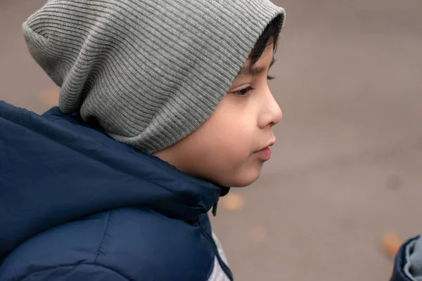 Taille Profiel Portret Van Ernstige Jongetje Het Dragen Van Een — Stockfoto