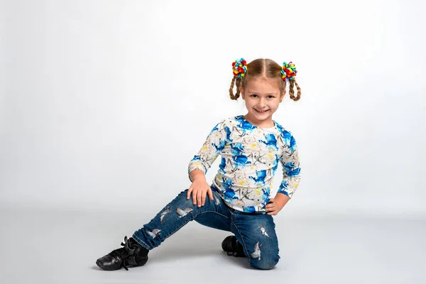 Retrato Comprimento Total Jovem Loira Sorrindo Menina Vestindo Camisa Com — Fotografia de Stock