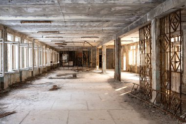  Atılmış ve yok edilmiş Sovyet okulda Pripyat sonra 1986 yılında Ukrayna'daki Çernobil kazası. 