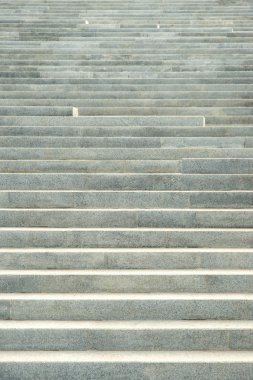 Granitten yapılmış modern bir doğrudan ışık kentsel merdiven parçası