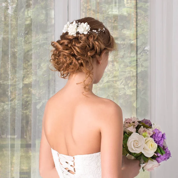 Shot Young Bride Beautiful Haircut Wearing White Wedding Dress Standing — Stock Photo, Image