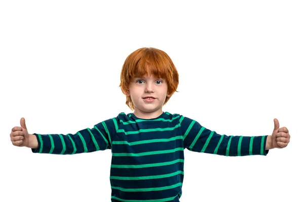 Mladý Chlapec Zrzka Zelené Košili Civilizuje Vás Schvalující Gesto Bílém — Stock fotografie