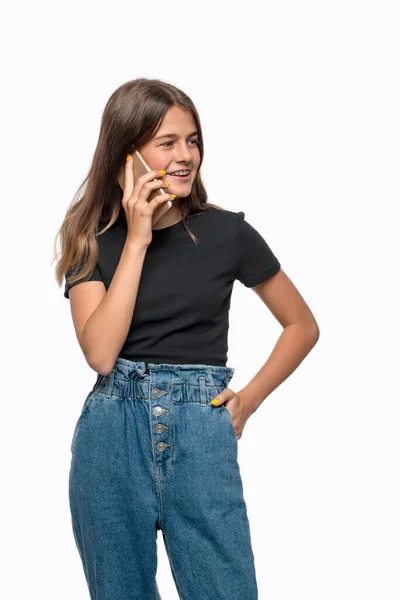 Retrato Metade Comprimento Jovem Adolescente Sorridente Com Aparelho Vestindo Camisa — Fotografia de Stock