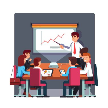 Takım elbiseli ve kravatlı işadamı konferans salonu beyaz tahta üzerinde çizelgeleri açıklayan sunum yapma