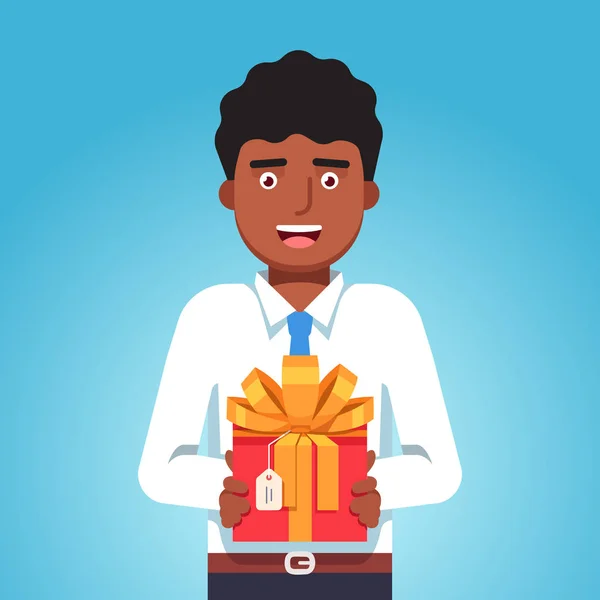 Hombre de negocios afroamericano sosteniendo caja de regalo — Vector de stock