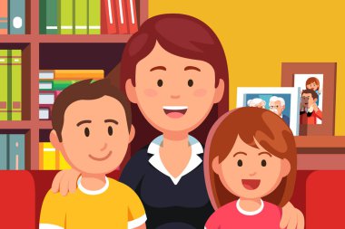 Aileyi kucaklayan bir kadın. Anne ve çocukları