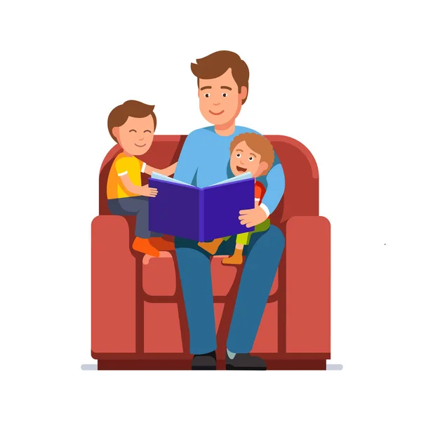 Батько читає книгу дітям, які сидять у великому кріслі — стоковий вектор