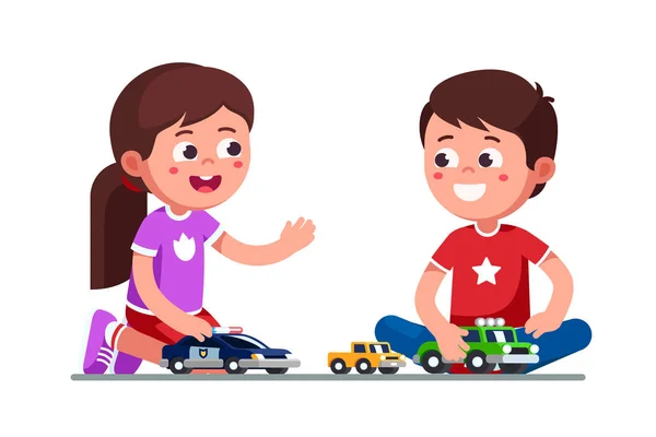 Chica sonriente y niños jugando con coches de juguete . — Vector de stock