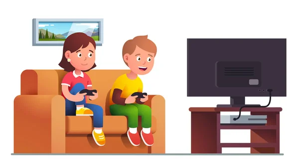 Niño, niña sentarse en el sofá jugando videojuego de consola — Vector de stock