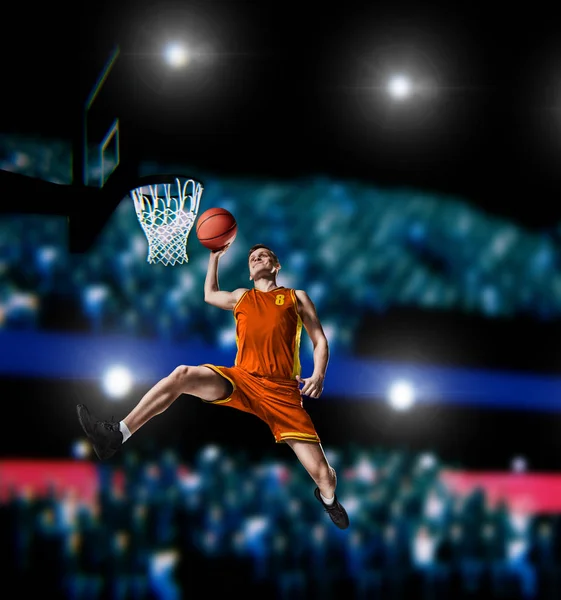 Basketball player making slam dunk on basketball arena — Stock Photo, Image