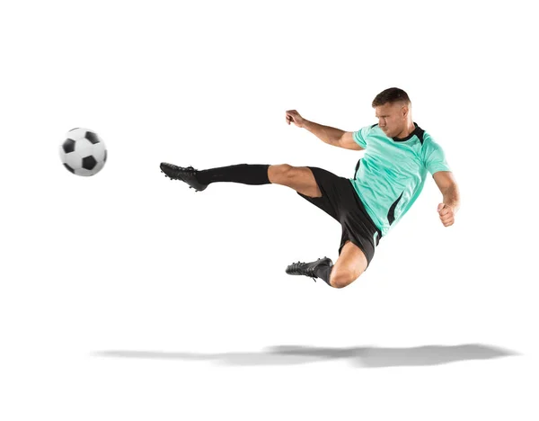 Footballeur coups de pied le ballon dans l'air isolé sur blanc — Photo