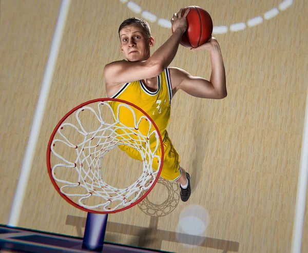 Jogador de basquete fazendo slam dunk na arena de basquete — Fotografia de Stock