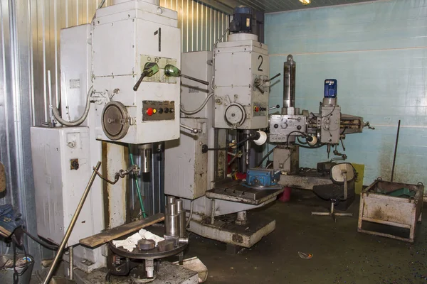 Máquina industrial de perforación y fresado — Foto de Stock