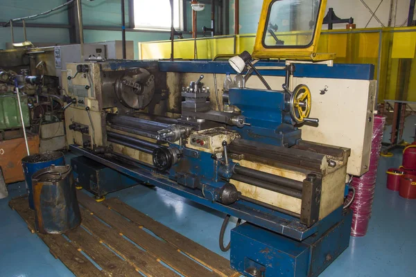 Máquina industrial de perforación y fresado — Foto de Stock