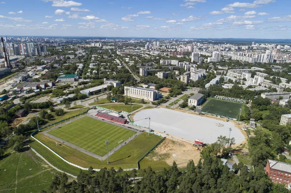 Stadyumlar ile Ekaterinburg bir Yekaterinburg yukarıdan aşağı hava drone görüntü: Rea