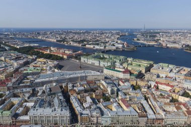 St. Petersburg yükseklikten. Saray bölgesi. Saray Meydanı, Kış Sarayı (Hermitage), küçük Hermitage, yeni Hermitage, büyük (eski) Hermitage, eyalet Hermitage, genel personel binasının Doğu kanadı