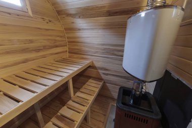 bir varil şeklinde ahşap banyo iç. Kırsal mobil b