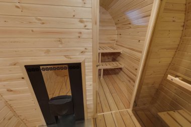 bir varil şeklinde ahşap banyo iç. Kırsal mobil b