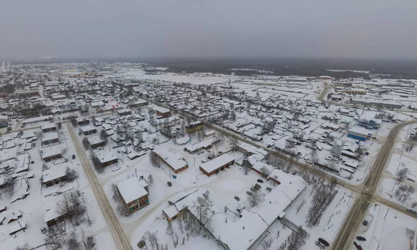 Cidade de Sovetskiy. Aéreo. Inverno, neve, nublado. Khanty Mansiysk Autonomous Okrug (HMAO), Rússia . — Fotografia de Stock