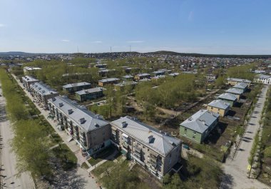 Polevskoy kentinde Sovyet düşük evler, Rusya. Hava