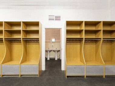 Spor Kulübü, okul, bölümü boş bir soyunma odasında