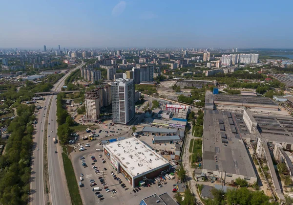 Top down aerial drone image of a Ekaterinburg city and factory in the early summer, backyard turf grass and trees lush green — Stock Photo, Image