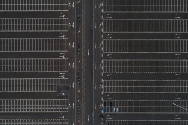 Lege parkeerplaatsen, uitzicht vanuit de lucht — Stockfoto