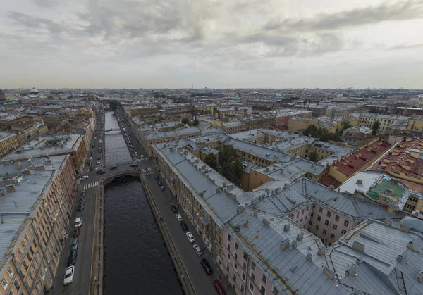 Petrohrad z výšky, Griboedovův průplav a Griboedovův průplav. Letecký výhled, léto, zataženo — Stock fotografie