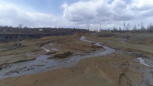 Flygfoto Torr Flodbädd Förgiftad Kopparproduktion Karabash Stad Ryssland Länet Tjeljabinsk — Stockvideo