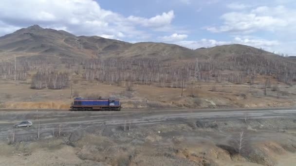 Luchtfoto Van Karabash Stad Locomotief Gaat Spoor Naar Fabriek Bergen — Stockvideo