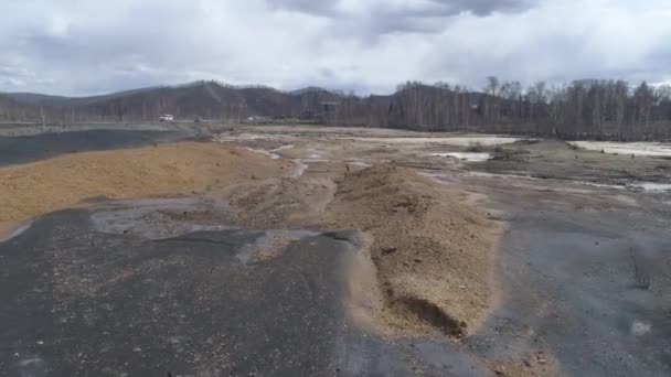 Kuru Nehir Yatağının Hava Manzarası Karabash Şehrindeki Bakır Üretimiyle Zehirlendi — Stok video