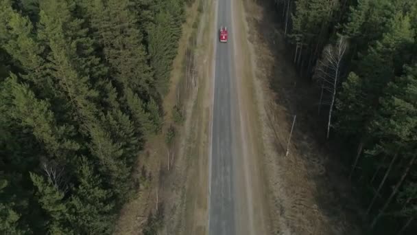 Letecký Pohled Lesní Cestu Kouř Lesního Požáru Hasičský Vůz Šel — Stock video