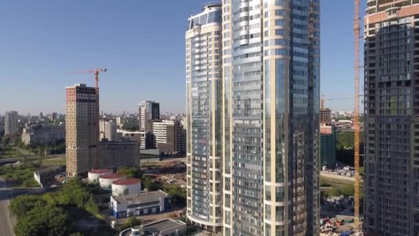 Vista Aérea Los Edificios Varios Pisos Ciudad Algunas Casas Han — Vídeo de stock