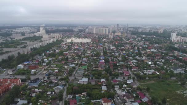 Letecký Pohled Sídliště Velkém Městě Vysoko Položené Budovy Zamračené Letní — Stock video