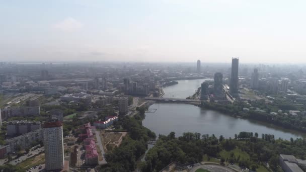 Aerial View Iset River Ekaterinburg Városban Oroszországban Nyári Napsütéses Nap — Stock videók