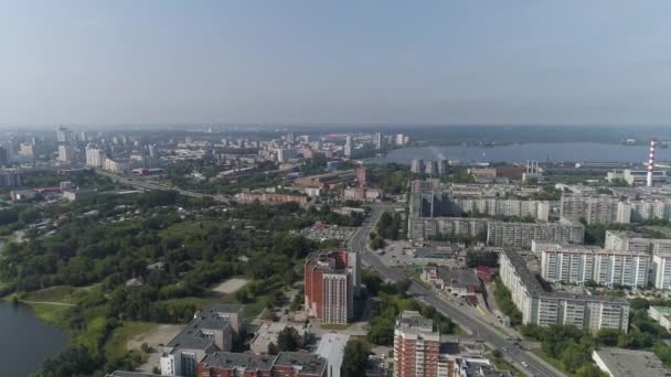 Luchtfoto Van Woonwijk Met Oude Russische Hoogbouw Huizen Zonnige Zomerdag — Stockvideo