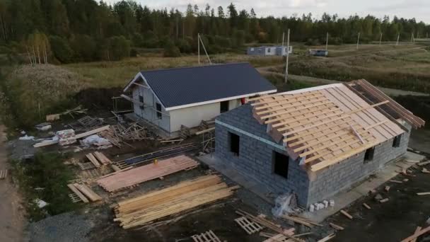 Vista Aérea Obra Pueden Ver Cómo Construyen Las Casas Drone — Vídeos de Stock