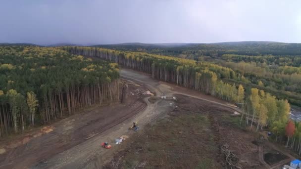 Anläggning Väg Skogsområdet Flygfoto Konstruktion Väg Plats Byggmaskiner För Anläggning — Stockvideo