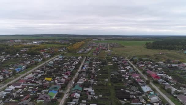 Principios Otoño Pueblo Rural Vista Aérea Pueblo Hay Casas Con — Vídeos de Stock