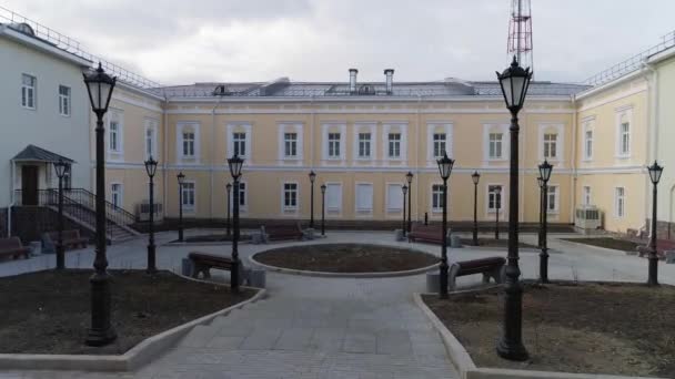 Drone Vista Del Nuevo Patio Renovado Del Edificio Administrativo Escuela — Vídeo de stock