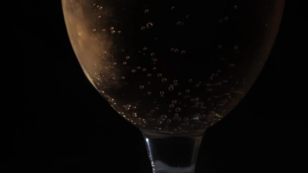 Golden beverage with bubbles — Stock Video