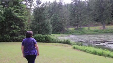 genç bir kadın Gölü