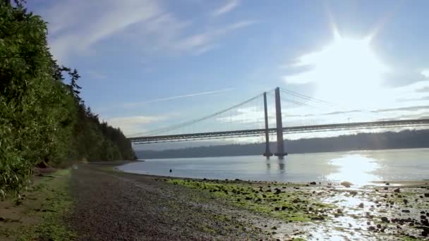 Рыбак мост солнце и радуга — стоковое видео