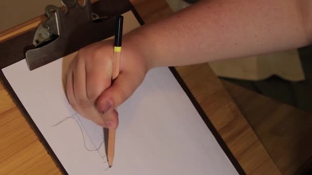 Close Hand Sketching Out Protrait Man Face — стоковое видео