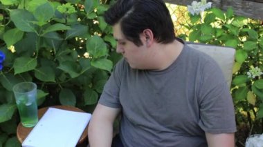 notlar alarak başlar